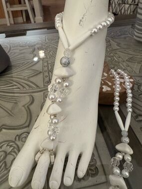 Bonitas barefoot sandals. Elegant White Pearl & Crystal Foot Chain